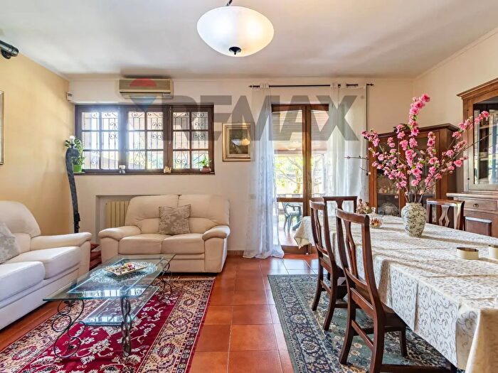 Casa quadrilocale in vendita in Via per Cinisello, Nova Milanese