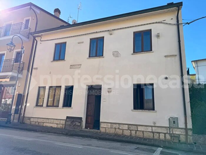 Casa con 6 locali in vendita in Corso San Rocco, San Pietro Avellana