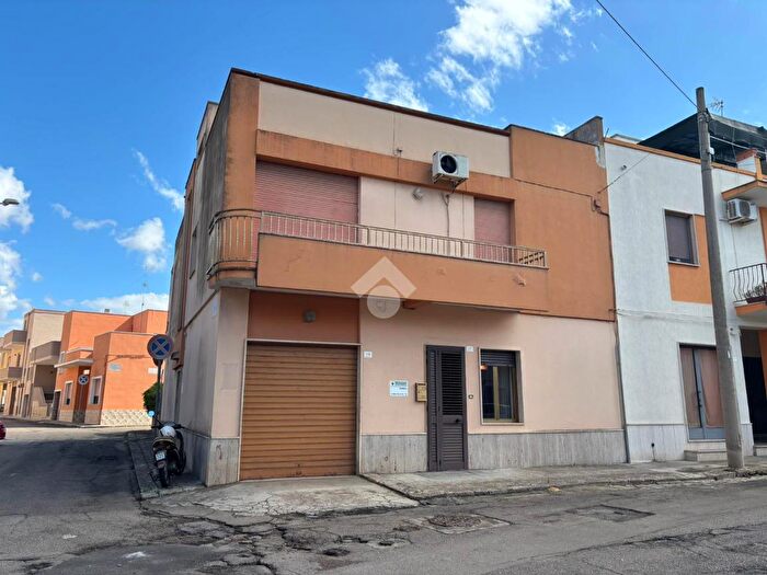 Casa con 5 locali in vendita in Via Enrico Toti, Alezio