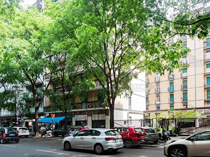 Appartamento bilocale in vendita in Via Teodosio, Milano