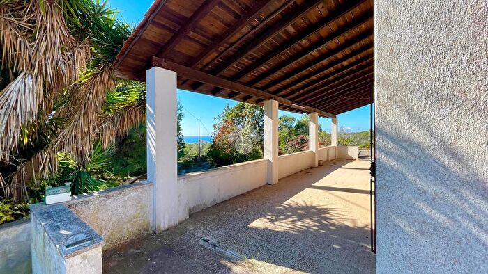 Casa con 8 locali in vendita in Via SP, PresicceAcquarica