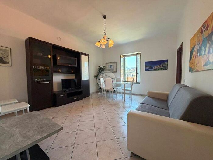 Appartamento quadrilocale in affitto in VIALE AMENDOLA, Centro Storico, La Spezia