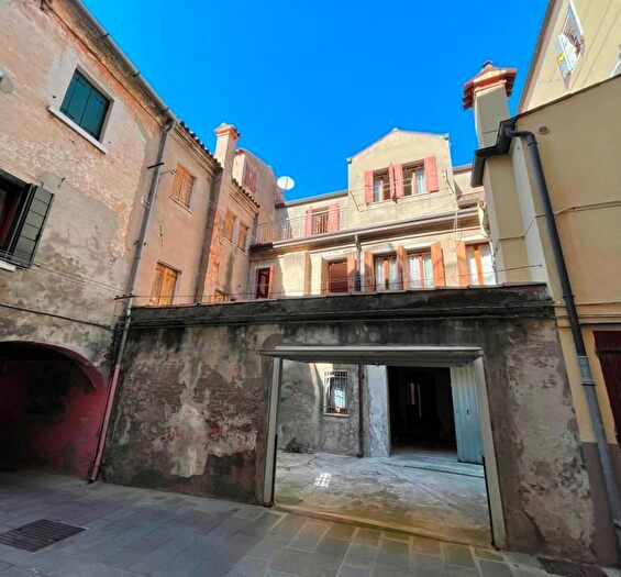 Casa con 9 locali in vendita in Fondamenta Canal Lomabardo, Chioggia
