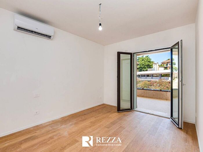 Appartamento quadrilocale in vendita in Via Roccaraso, Cortina d'Ampezzo, Roma
