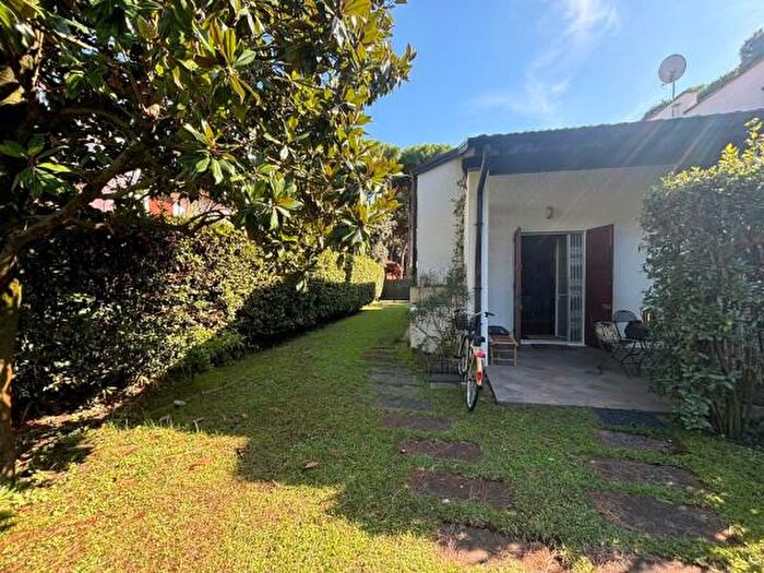 Casa con 6 locali in vendita in Viale delle Acacie, Comacchio