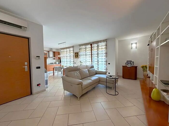 Appartamento quadrilocale in vendita in Via P Giovanni Paolo II, Santo Stefano Ticino