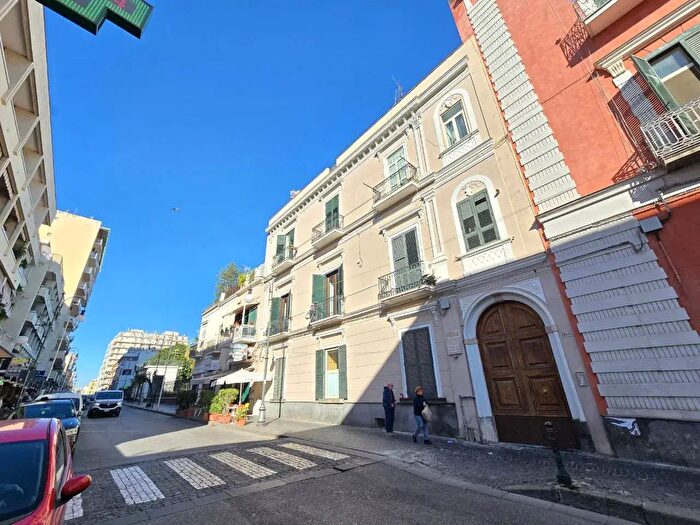 Appartamento con 5 locali in vendita in Corso Umberto I, Torre Annunziata