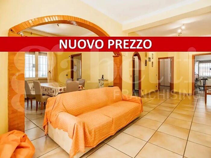 Appartamento trilocale in vendita in Via Lucio II, Roma