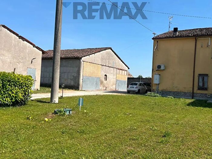 Casa con 9 locali in vendita in Strada Bonincontri Longure, Asola