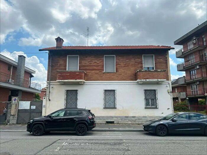 Casa con 10 locali in vendita in Strada del Drosso, Torino