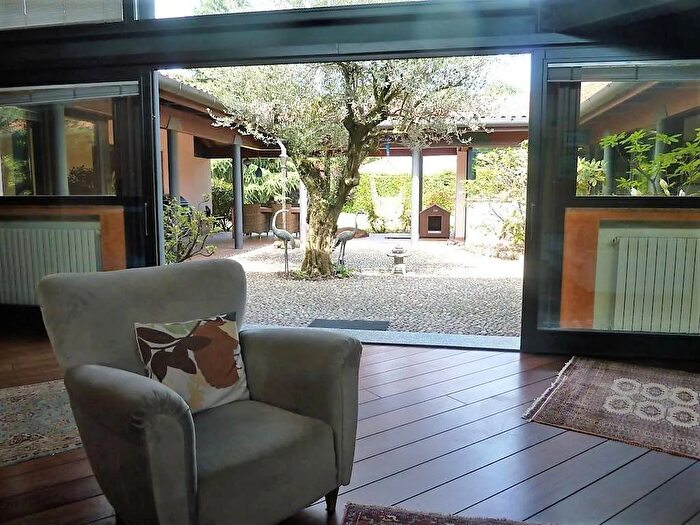 Casa con 7 locali in vendita in Gallarate