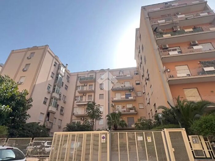Appartamento quadrilocale in affitto in Via Tevere, Palermo