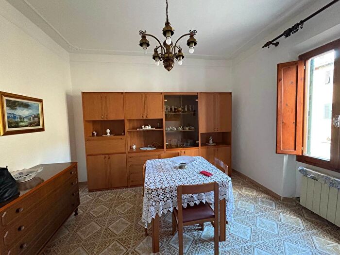 Appartamento trilocale in vendita in Via II Giugno a Certaldo Firenze, Certaldo
