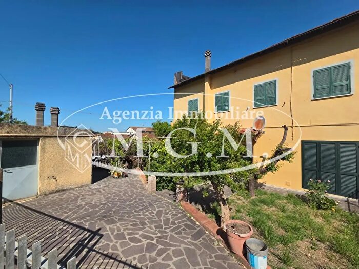 Casa con 7 locali in vendita in Montopoli In Val DArno