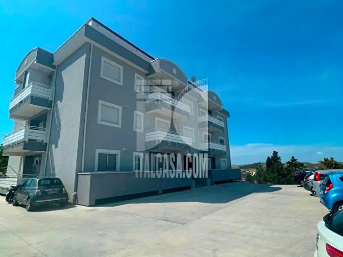 Appartamento trilocale in vendita in Via Islanda, Crotone