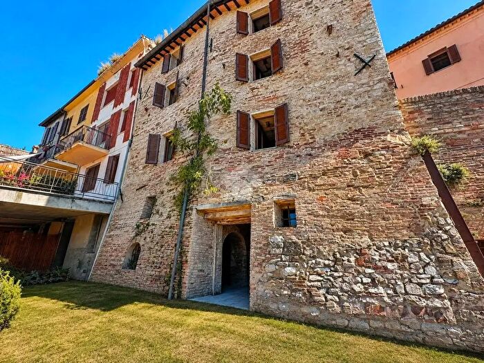 Casa quadrilocale in vendita in Via Fiorenzuola, Cerreto D'Esi