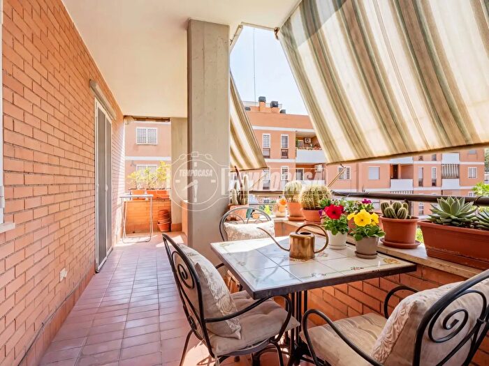Appartamento quadrilocale in vendita in Via Carmelo Maestrini, Roma