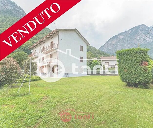 Casa con 8 locali in vendita in Via Pomatti Mese So, Mese