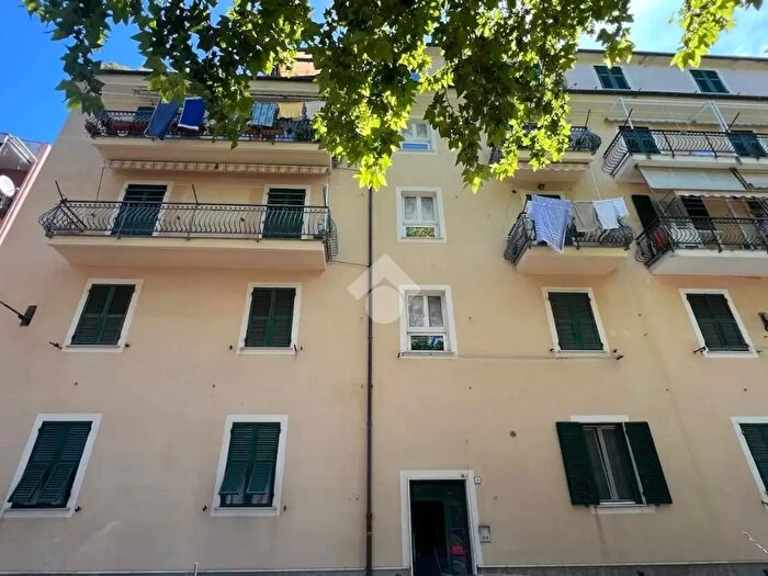 Appartamento quadrilocale in vendita in Via Ettore Vernazza, Cogoleto