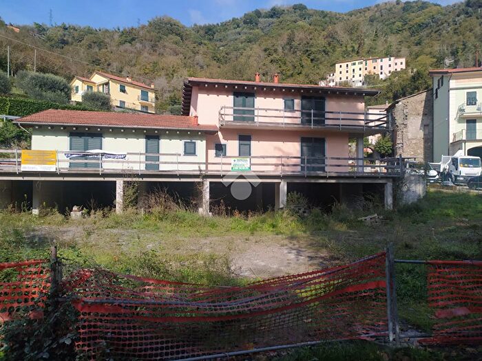 Appartamento con 5 locali in vendita in Via Davide Norero, San Colombano Certenoli