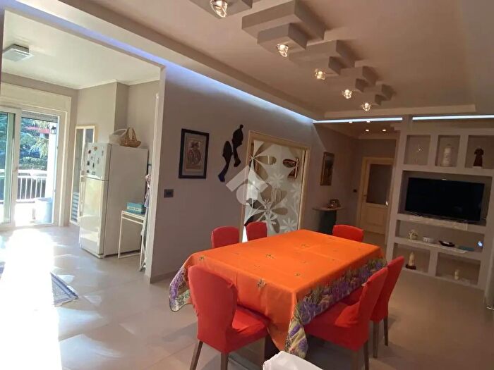 Appartamento quadrilocale in vendita in Via Nuova San Rocco, Napoli