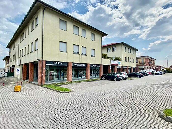 Appartamento bilocale in vendita in Via San Rocco, Calusco DAdda