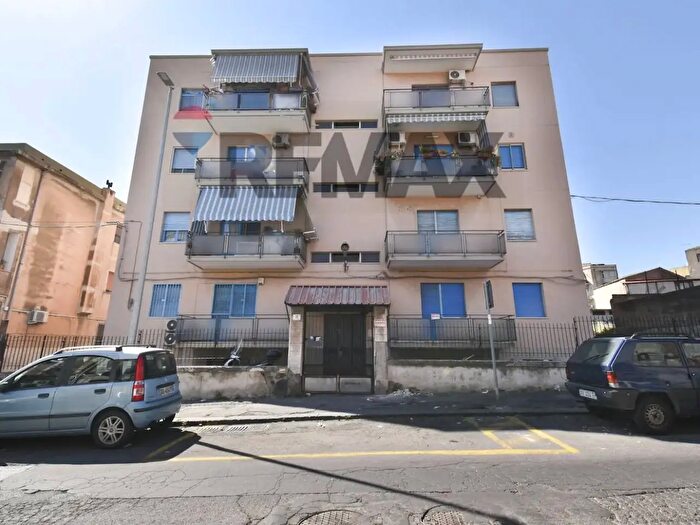 Appartamento con 5 locali in vendita in Via Adamo a, Catania