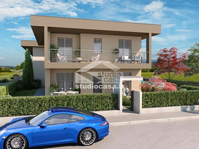 Casa quadrilocale in vendita in Via Italia, Seriate