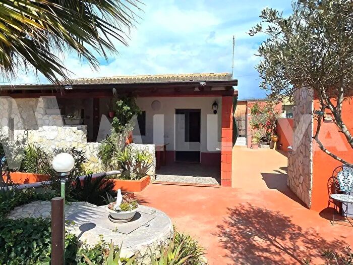 Casa quadrilocale in vendita in Via del Melo, Ispica