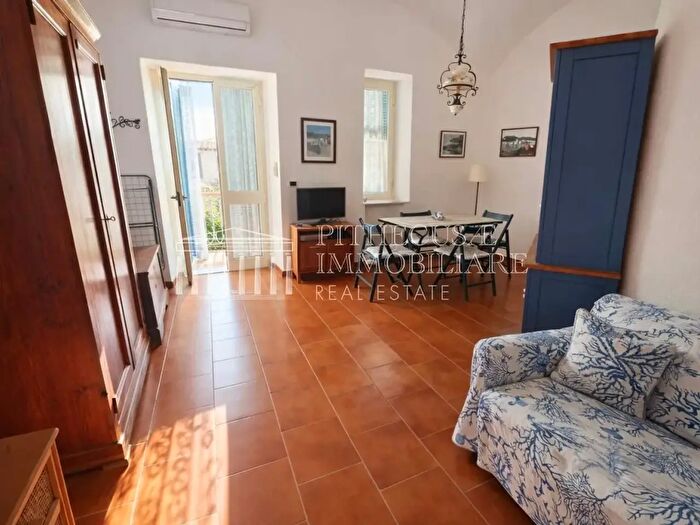 Appartamento trilocale in vendita in Via delle Terme, Ischia