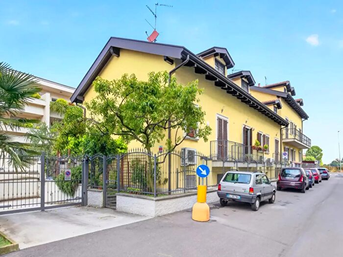 Appartamento trilocale in vendita in Via Madonna in Campagna, Bollate