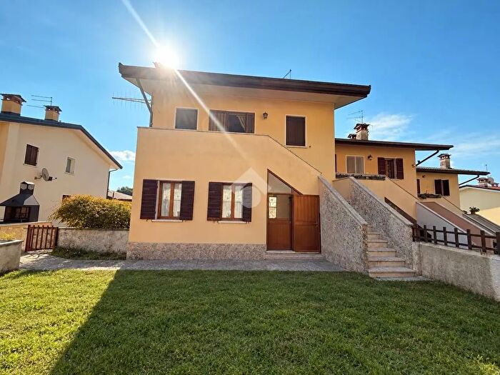 Appartamento quadrilocale in vendita in Via San Tomio, Follina