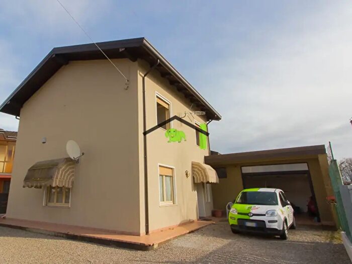 Appartamento con 8 locali in vendita in Via San Silvestro, Fanna