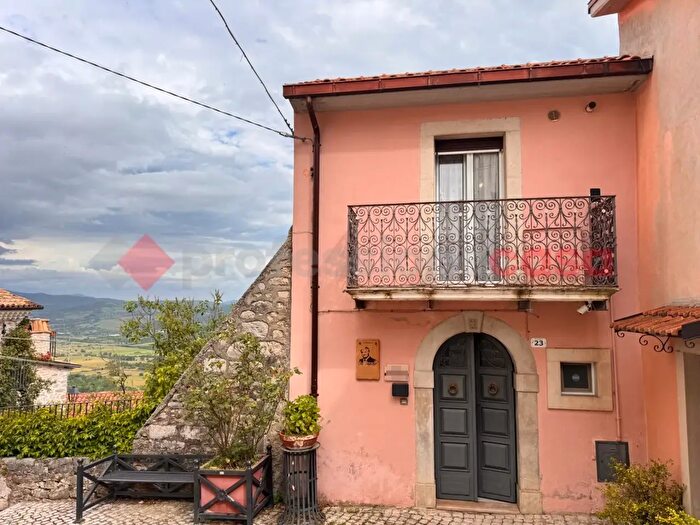 Casa trilocale in vendita in Via Rione Chiesa, Scontrone