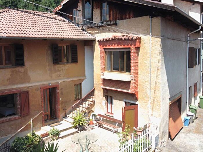 Casa con 6 locali in vendita in Via Bona, Zumaglia