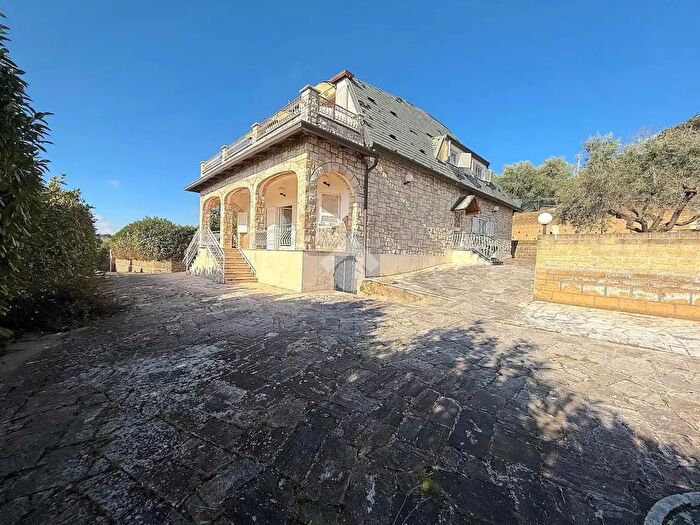 Casa con 10 locali in vendita in Via delle Fornaci, Genzano Di Roma