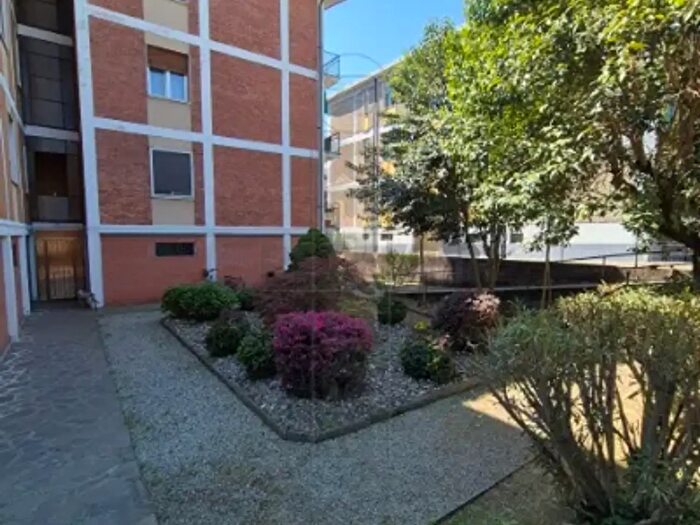 Appartamento quadrilocale in vendita in Via Olona, Cremona