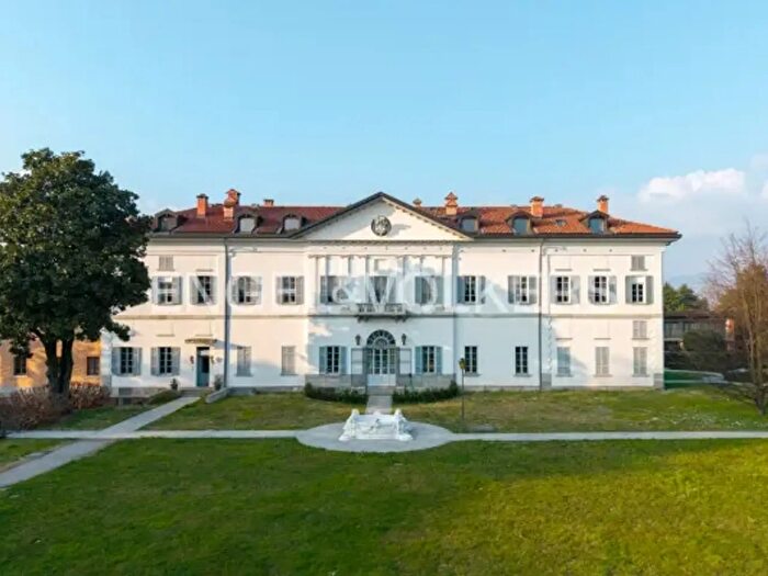 Appartamento con 5 locali in vendita in Via Vittorio Veneto, Fino Mornasco