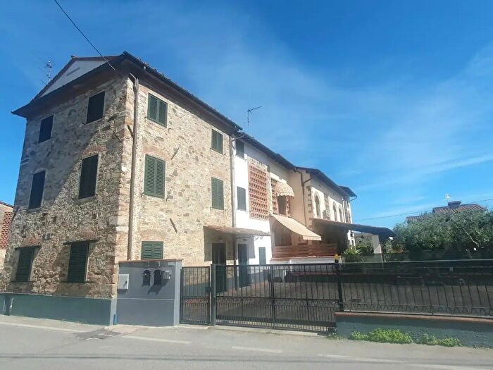 Casa con 5 locali in vendita in I Vergalloro, Capannori