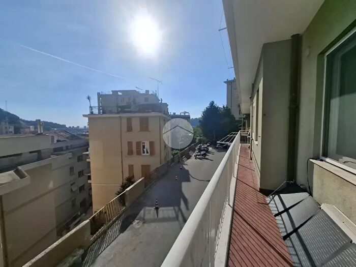 Appartamento trilocale in vendita in Via Mansueto, Genova