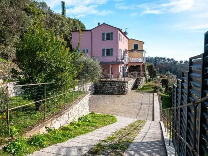 Casa quadrilocale in vendita in Via degli Ulivi, Cogorno
