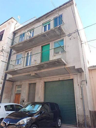 Appartamento con 6 locali in vendita in largo castello, Centro, Atessa