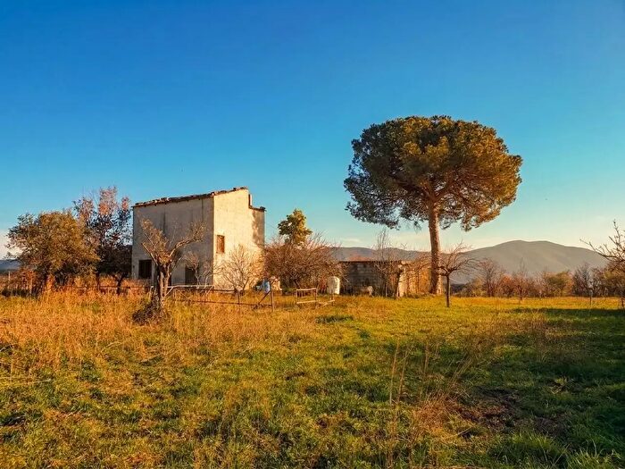 Casa trilocale in vendita in Via Bosco Grande, Sessa Aurunca