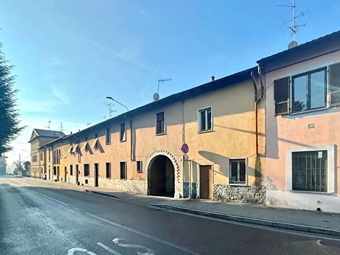 Casa trilocale in vendita in Via Adua, Malnate