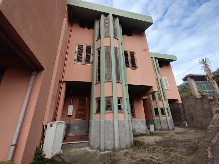 Casa con 5 locali in vendita in Via Canicari Saponara, Saponara