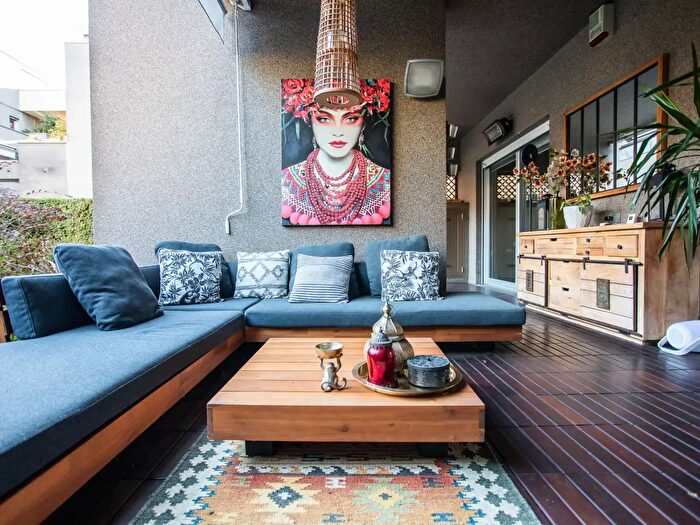 Appartamento trilocale in vendita in Via Palestro, Como