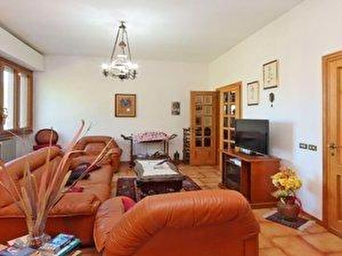 Appartamento con 6 locali in vendita in Via Giuseppe Garibaldi, Rignano SullArno