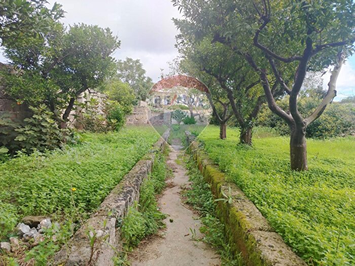 Casa quadrilocale in vendita in Spongano