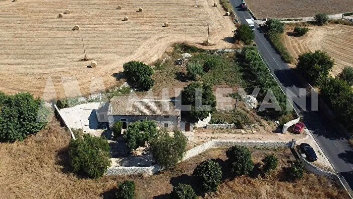 Casa quadrilocale in vendita in Contrada Bulgifezza, Modica