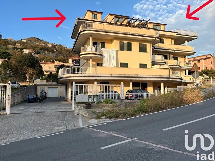 Appartamento con 7 locali in vendita in Via Corrado Alvaro, Belmonte Calabro